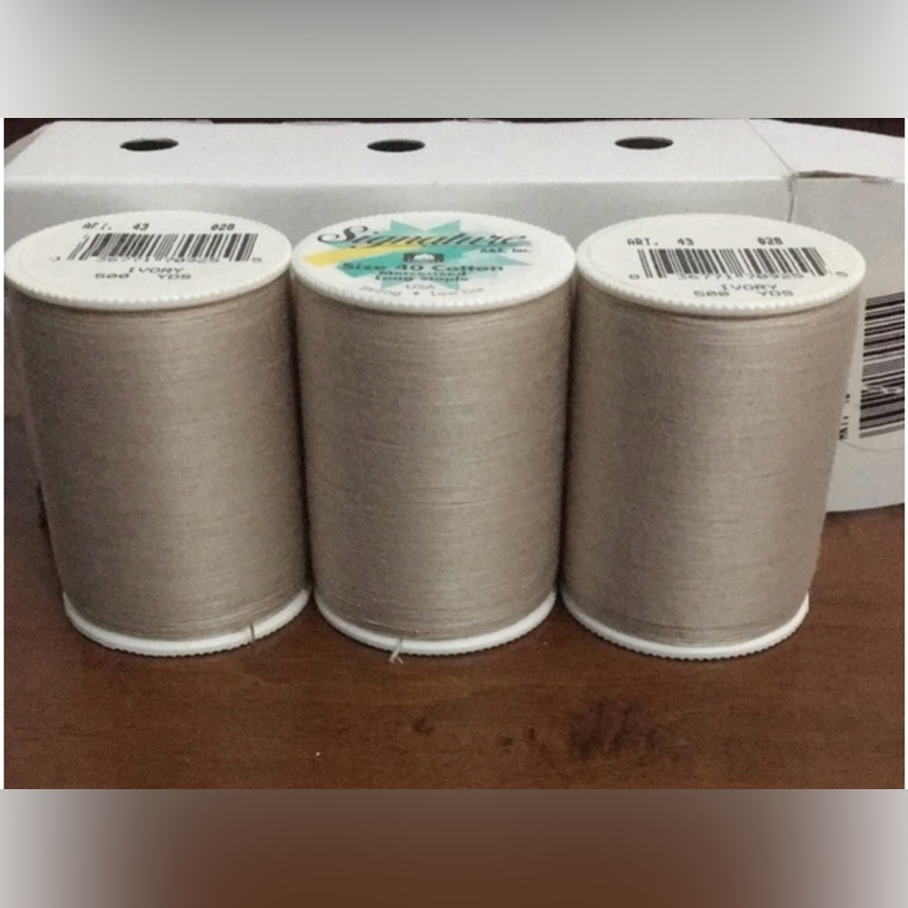 Signature Cotton 40, Ivory, 500 Yard Spool